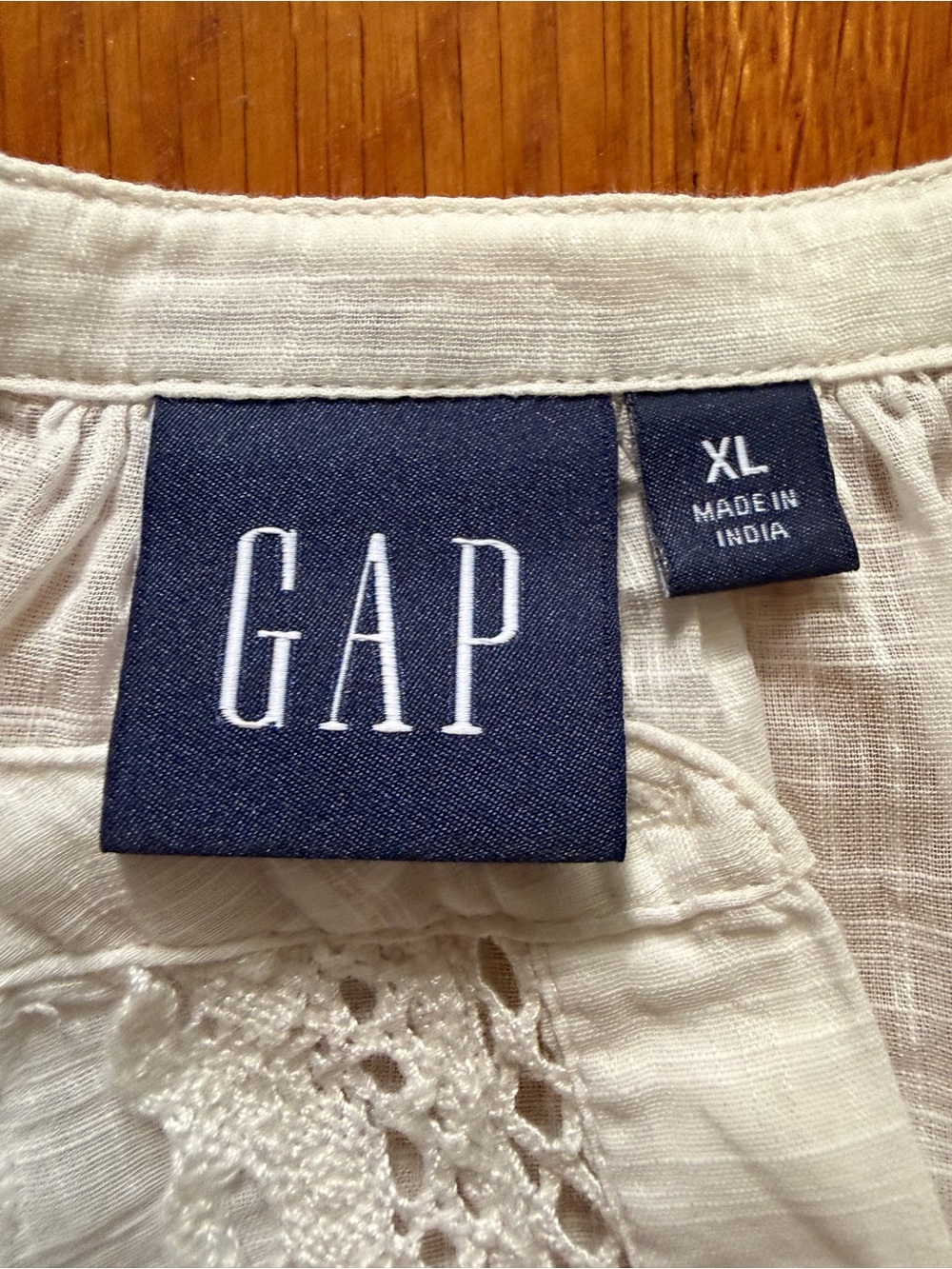 GAP White Eyelet Button-Front Women's Blouse - Picture 3 of 4